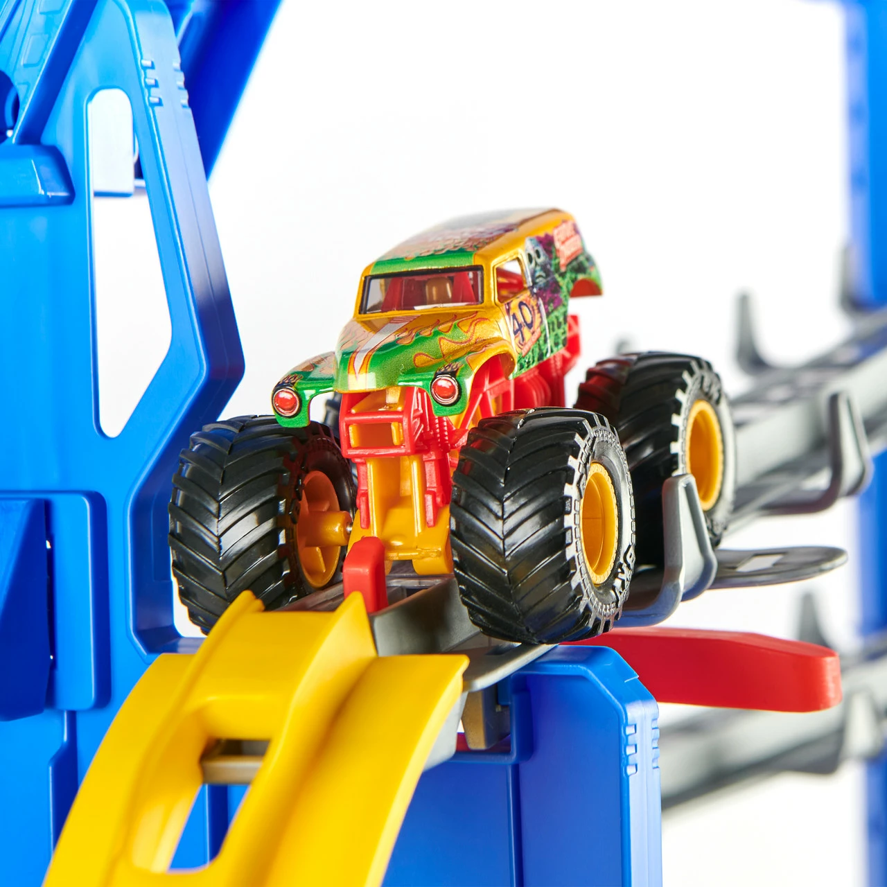 Monster Jam 1:64 Garage Playset 7 Monster Jam 1:64 Garage Playset - Image 5