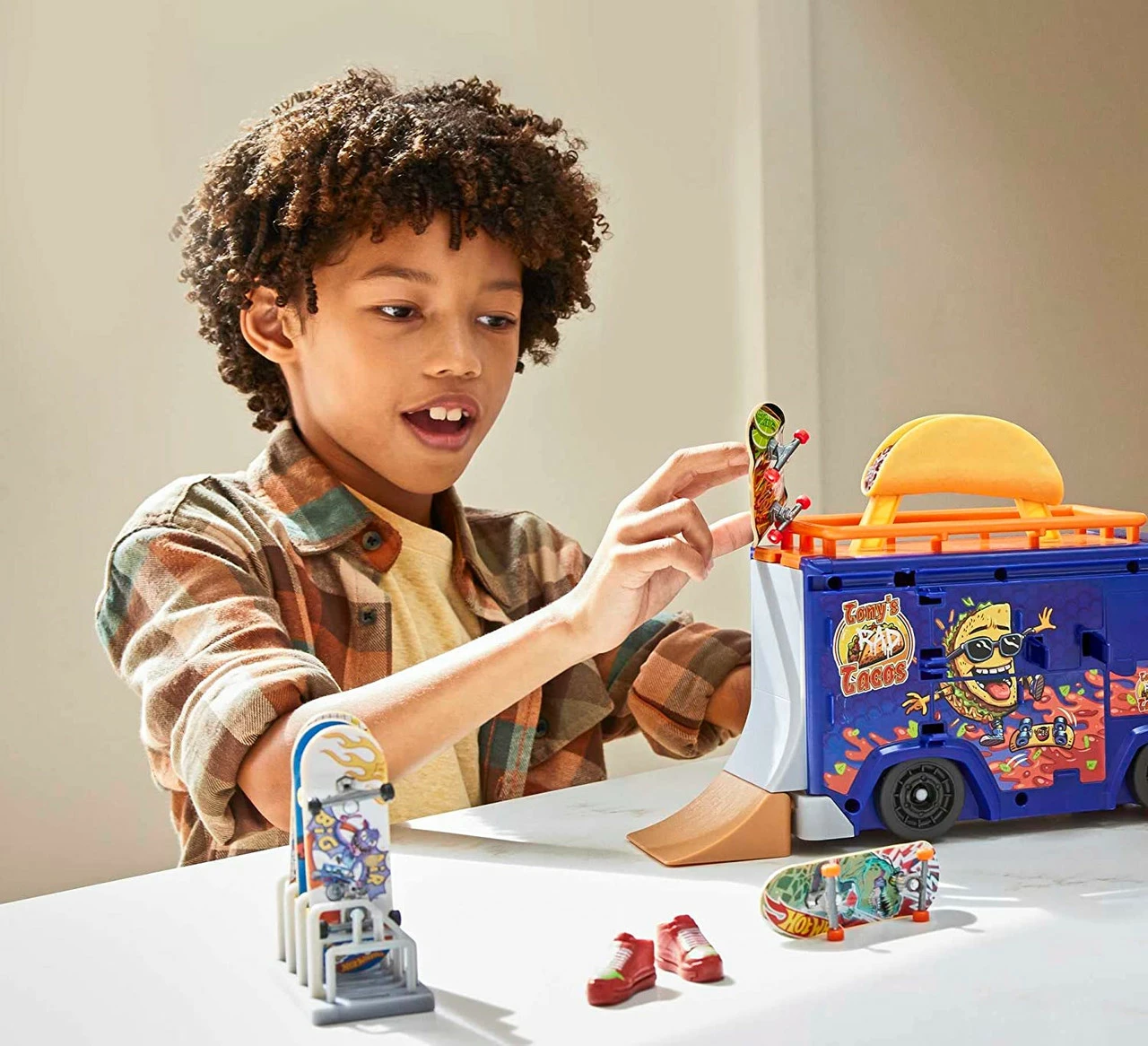 Hot Wheels Skate Portable Skatepark, Taco Truck Play Case 4 Hot Wheels Skate Portable Skatepark, Taco Truck Play Case - Image 2