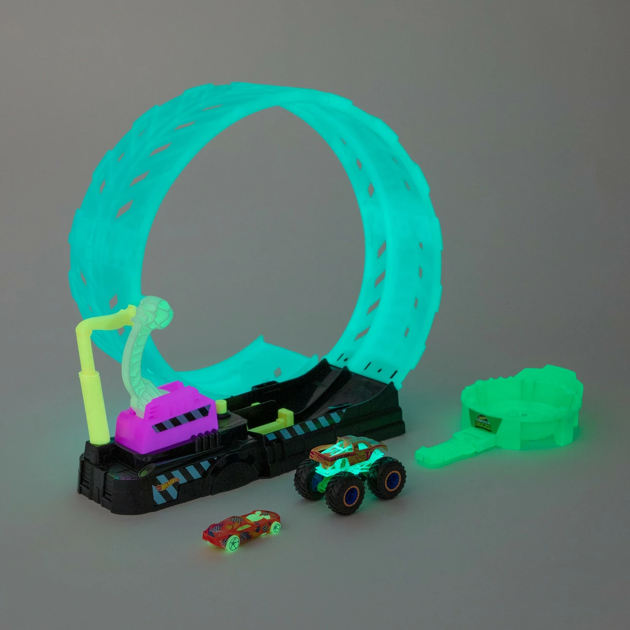 Hot Wheels Monster Truck Epic Loop Glow-in-the-Dark Playset 7 Hot Wheels Monster Truck Epic Loop Glow-in-the-Dark Playset - Image 5